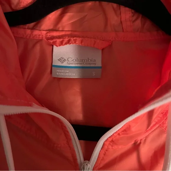 Columbia Vibrant Coral Windbreaker. Women’s size small. - Picture 6 of 6